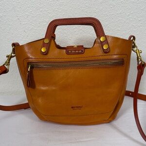 Old Trend Small Leather Crossbody Tote in Cognac
